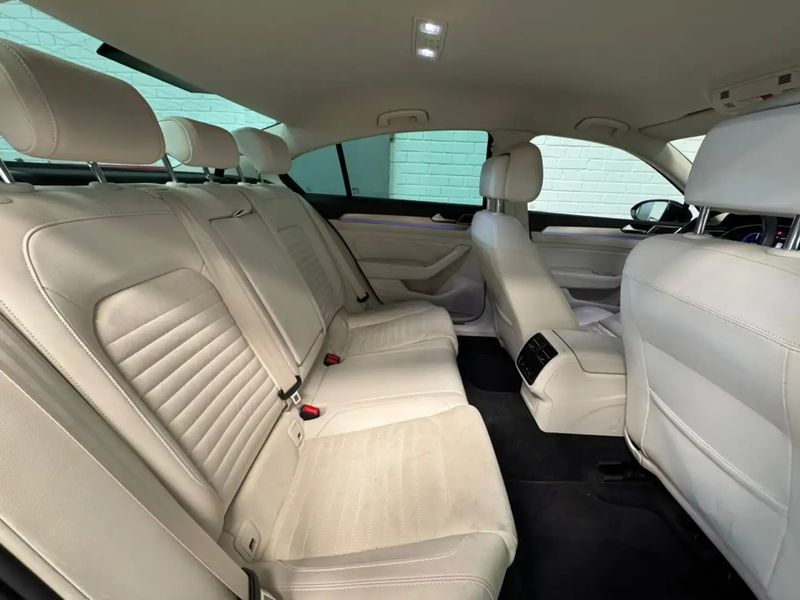 Volkswagen Passat • 2018 • 83,000 km 13