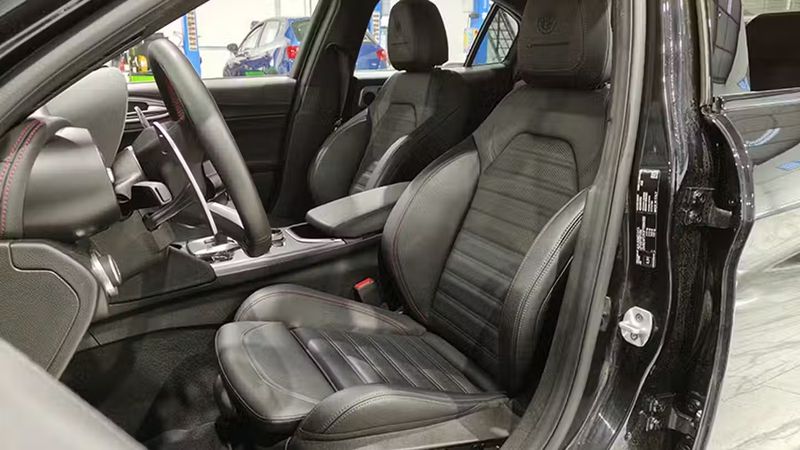 Alfa Romeo Giulia • 2024 • 17,640 km 8