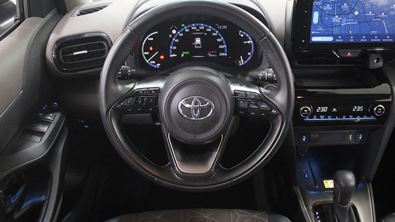Toyota Yaris • 2022 • 49,095 km 12