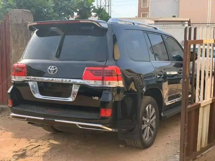 Toyota Land Cruiser • 2018 • 50,000 km 2