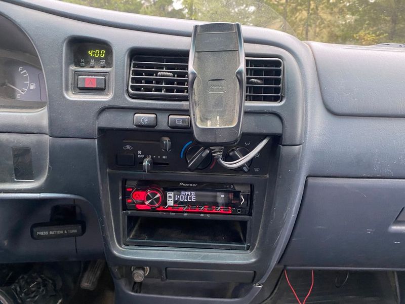 Toyota Hilux • 2002 • 395,000 km 4