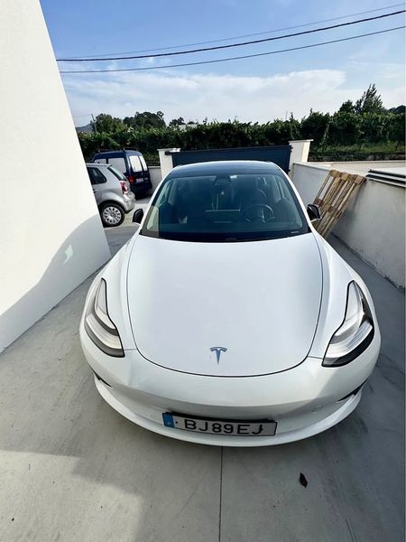 Tesla Model 3 • 2020 • 75,000 km 1
