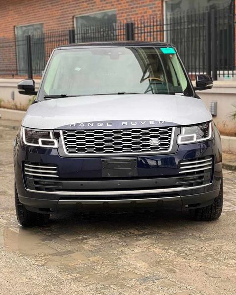 Land Rover Range Rover • 2020 • 2 km 1
