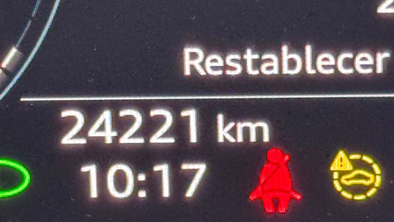 Audi e-tron • 2022 • 24,221 km 10