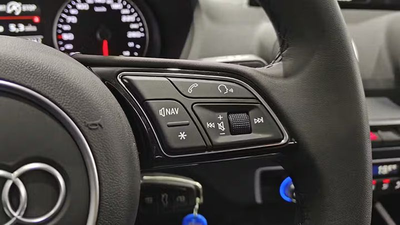 Audi Q3 • 2024 • 22,975 km 10