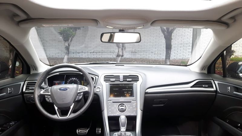 Ford Fusion • 2015 • 90,000 km 2