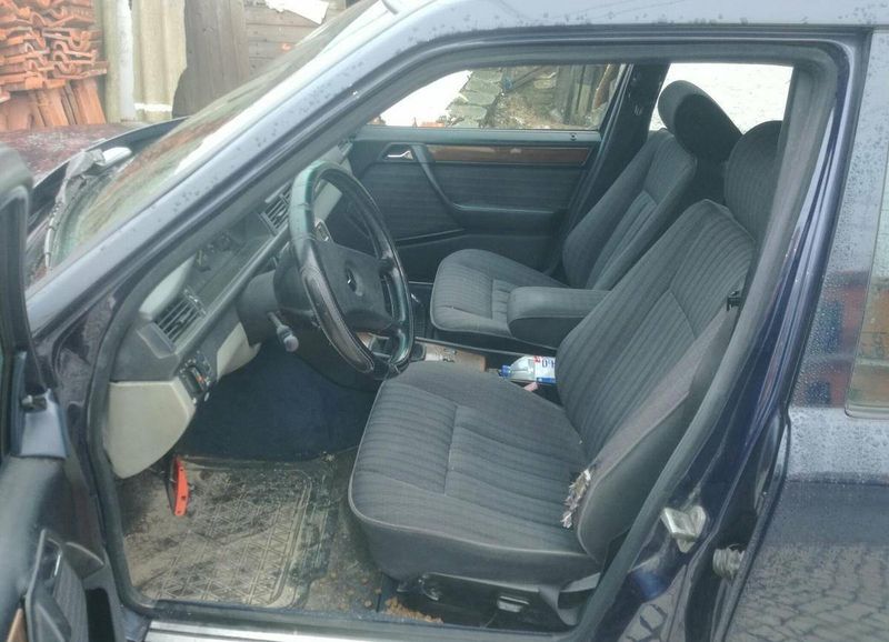 Mercedes-Benz 230 - 300 CE Coupé • 1989 • 300,000 km 3