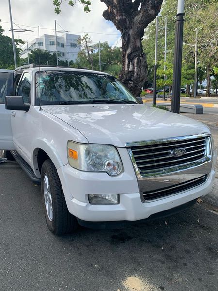 Ford Explorer • 2010 • 138,000 km 2