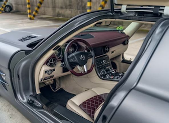 Mercedes-Benz SLS AMG GT • 2013 • 70,000 km 8