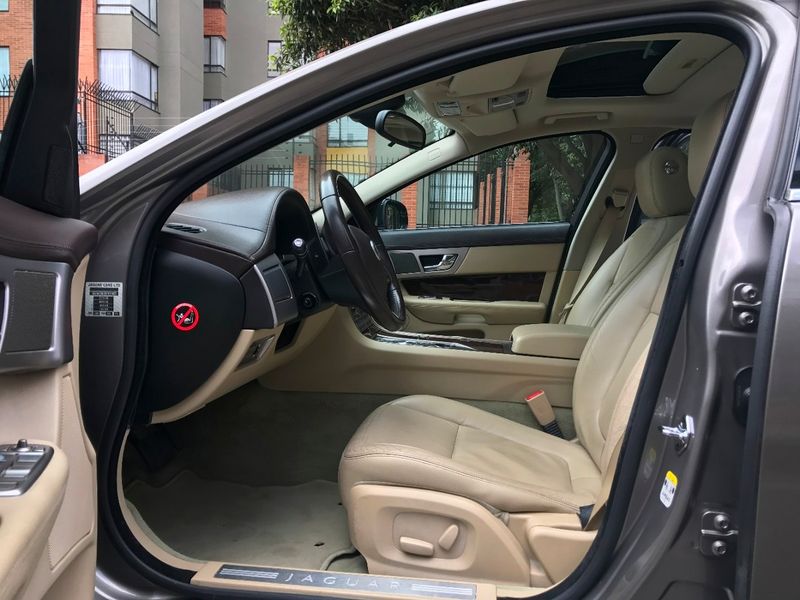 Jaguar XF • 2011 • 130,000 km 9