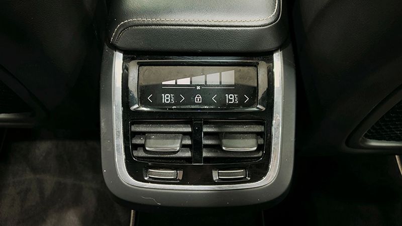 Volvo XC60 • 2018 • 77,477 km 29