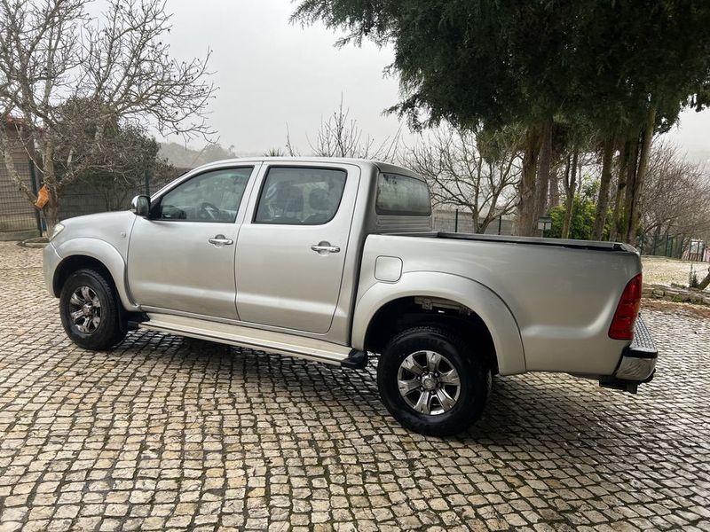 Toyota Hilux • 2008 • 220,000 km 3