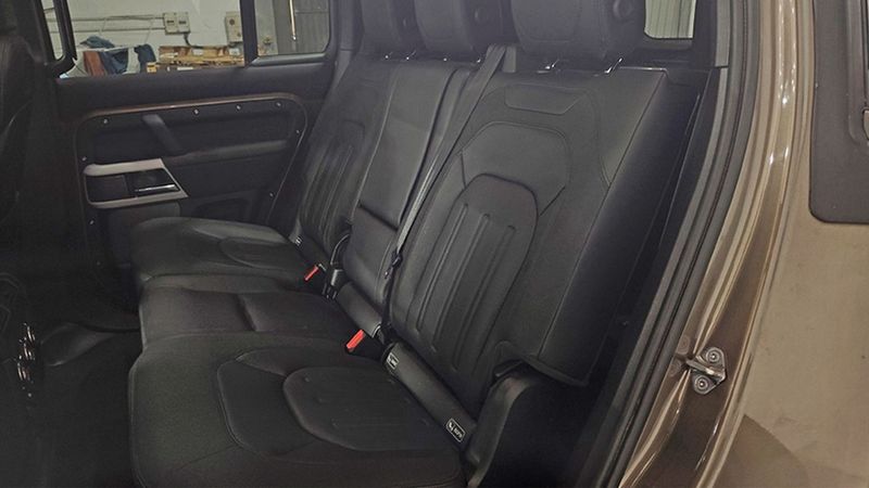 Land Rover Defender • 2020 • 53,363 km 2