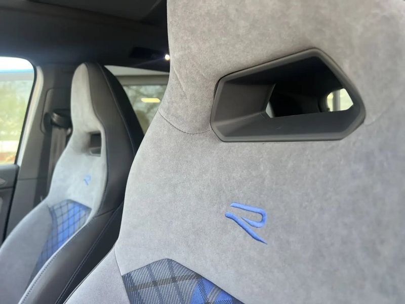 Volkswagen Tiguan • 2023 • 11,000 km 12