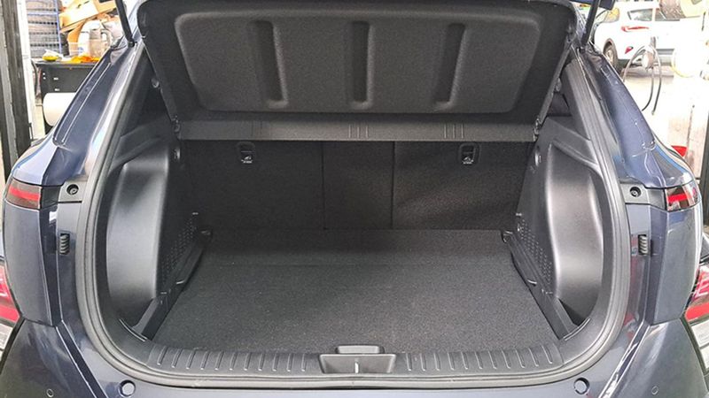 Hyundai Kona • 2023 • 11,832 km 32