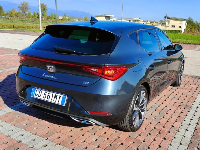 Seat Leon • 2021 • 19,000 km 2