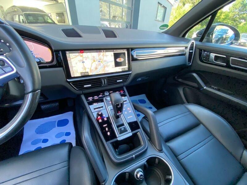 Porsche Cayenne • 2018 • 36,100 km 3