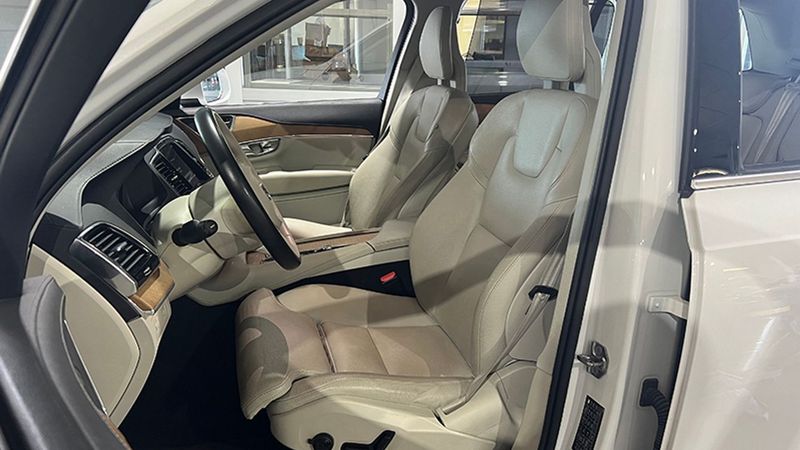 Volvo XC90 • 2021 • 48,935 km 12