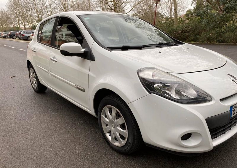 Renault Clio • 2011 • 190,000 km 3