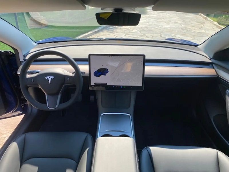 Tesla Model 3 • 2022 • 30,500 km 9