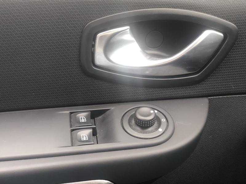 Renault Clio • 2016 • 60,000 km 9