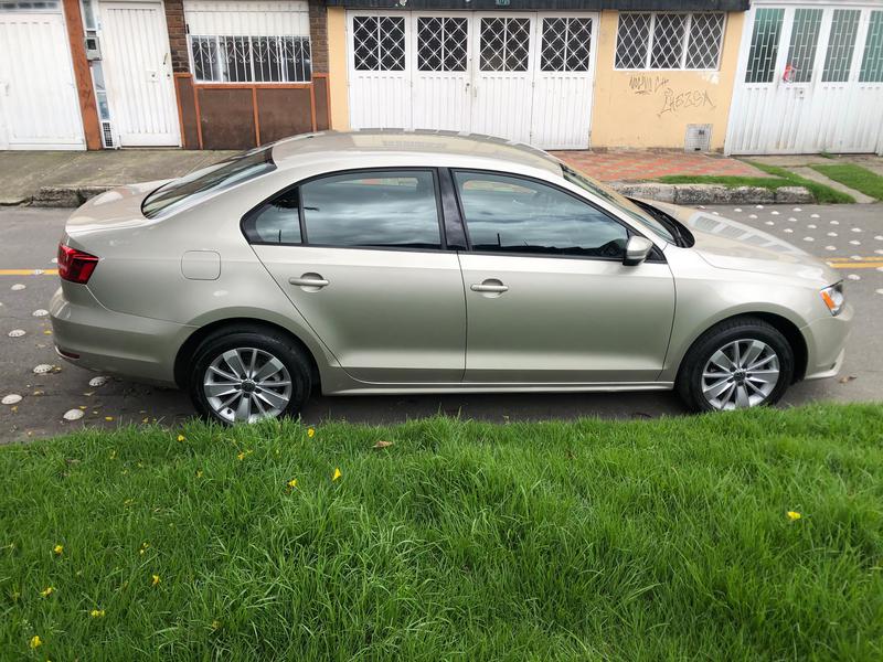 Volkswagen Jetta • 2015 • 51,165 km 6