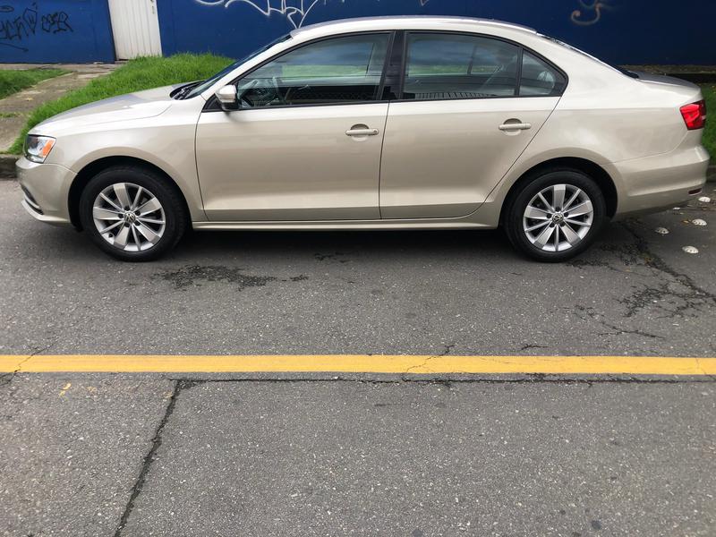 Volkswagen Jetta • 2015 • 51,165 km 5