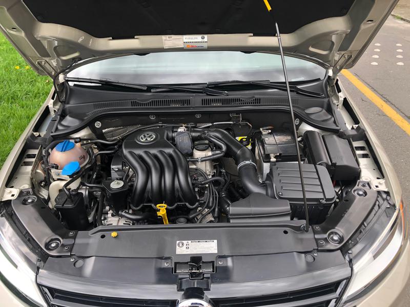 Volkswagen Jetta • 2015 • 51,165 km 4