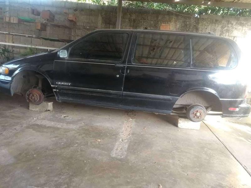 Nissan Quest • 1985 • 100,000 km 3