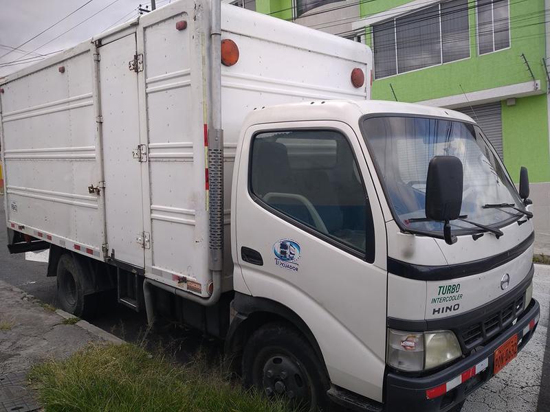 Hino Dutro • 2006 • 624,000 km 2