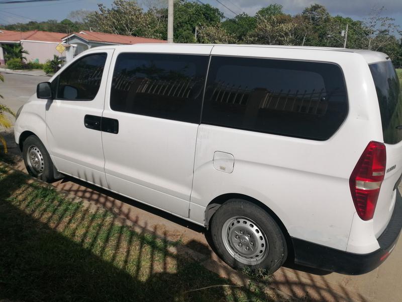 Hyundai H1 Bus • 2013 • 100 km 1