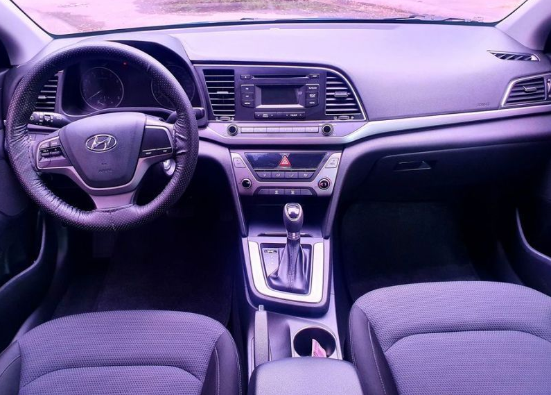 Hyundai Elantra • 2019 • 30,000 km 3