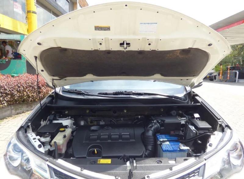 Toyota RAV4 • 2014 • 98,000 km 2