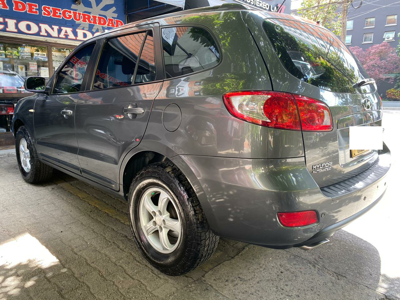 Hyundai Santa Fe • 2009 • 115,000 km 1