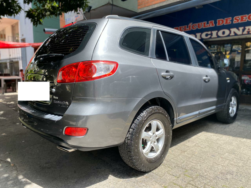 Hyundai Santa Fe • 2009 • 115,000 km 10