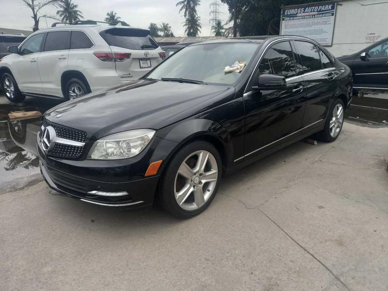 Mercedes-Benz C • 2010 • 68,395 km 4