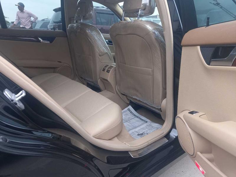 Mercedes-Benz C • 2010 • 68,395 km 8