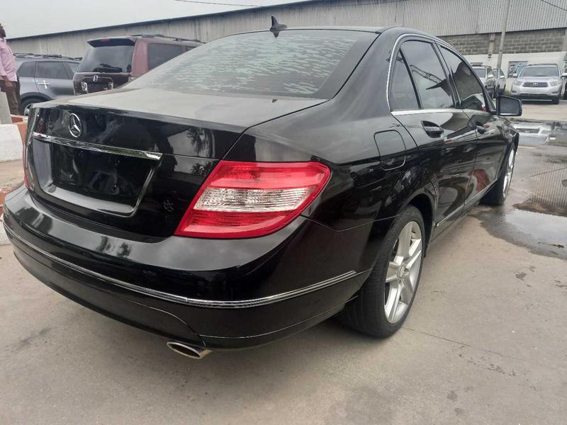 Mercedes-Benz C • 2010 • 68,395 km 6