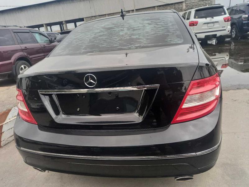Mercedes-Benz C • 2010 • 68,395 km 3
