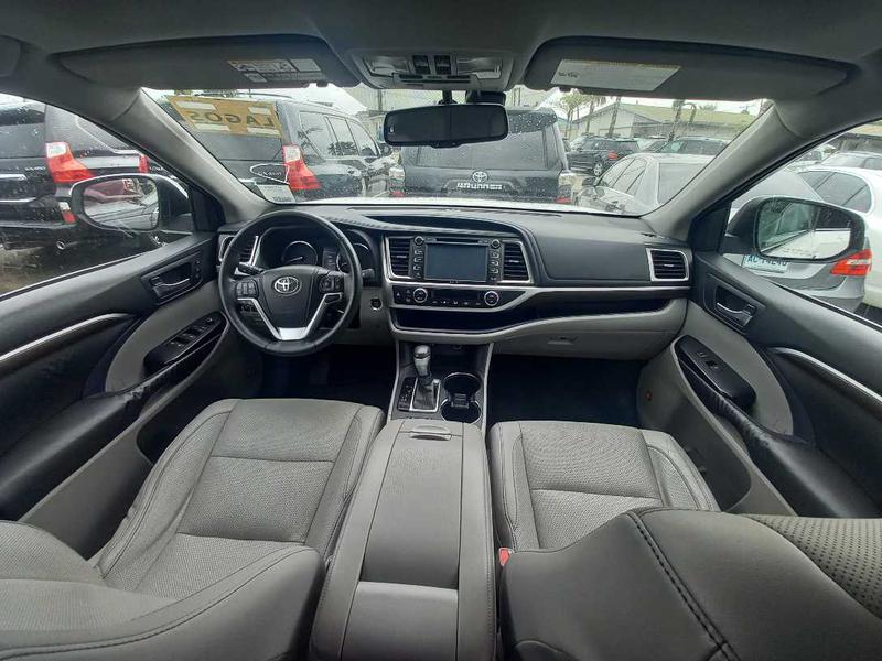 Toyota Highlander • 2014 • 49,639 km 1