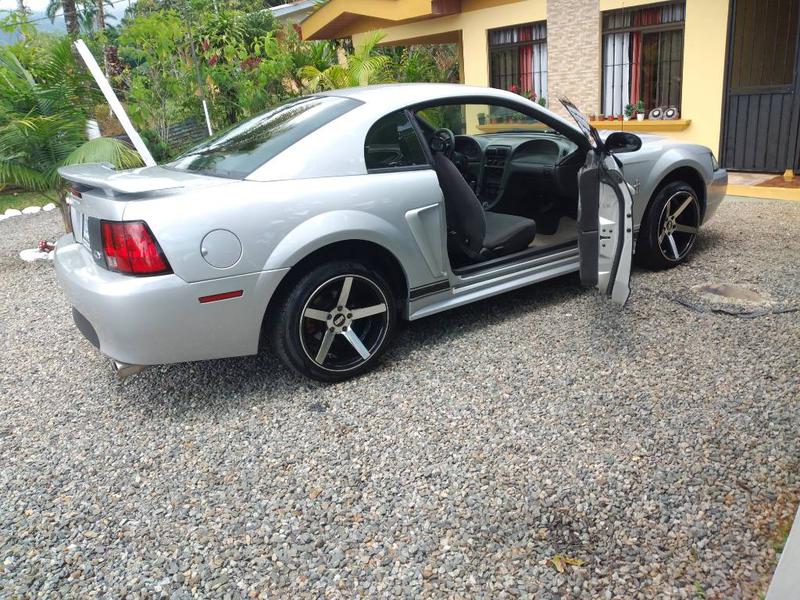 Ford Mustang • 2001 • 85,500 km 3