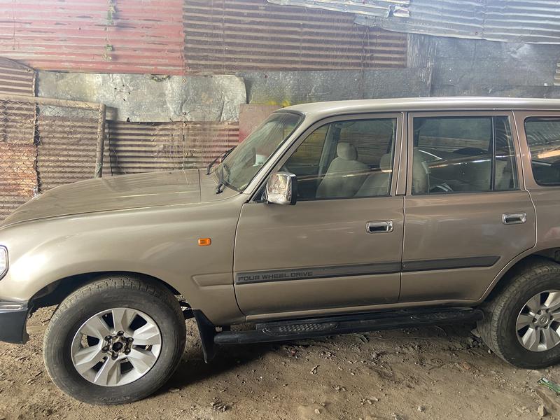 Toyota Land Cruiser • 1998 • 216,000 km 2