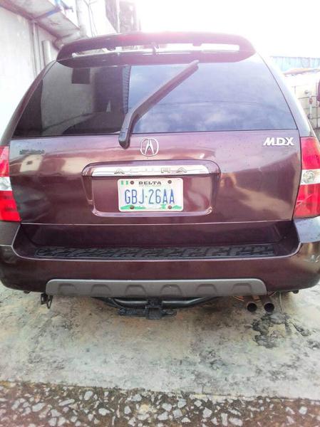 Acura MDX • 2004 • 180,000 km 3