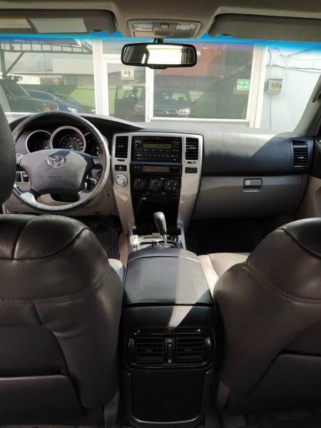 Toyota 4 Runner Limited • 2007 • 99,000 km 12