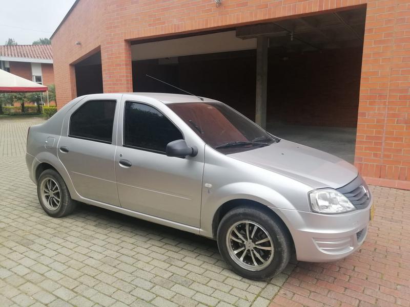 Renault Logan • 2012 • 130,340 km 3