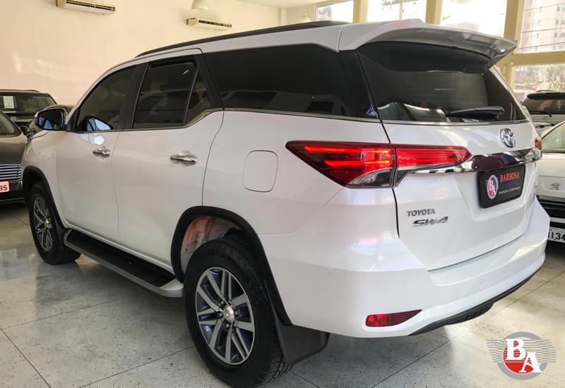 Toyota Hilux • 2018 • 52,000 km 3