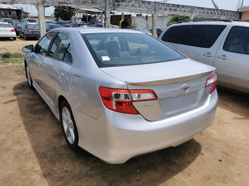 Toyota Camry • 2014 • 350 km 3