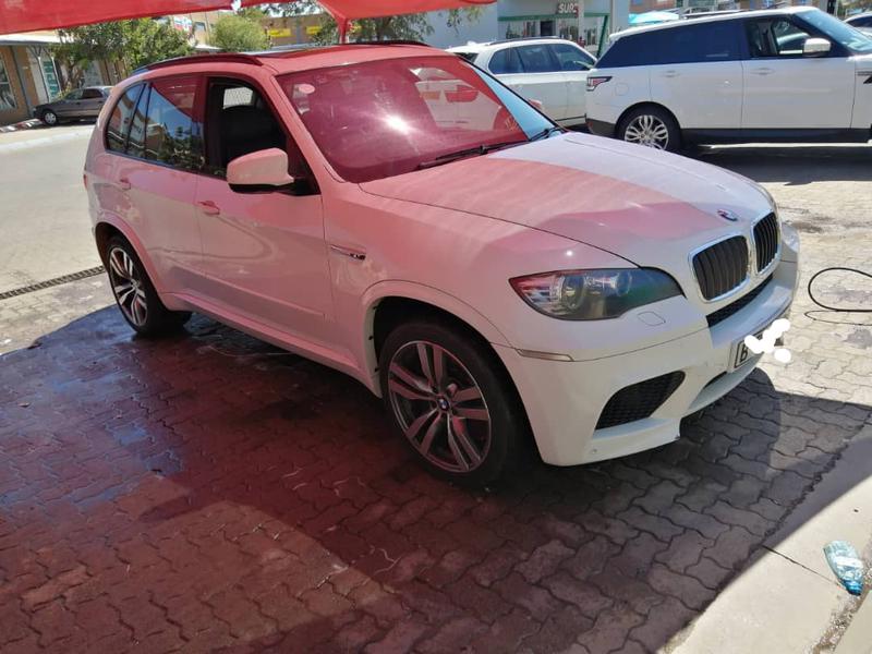BMW X5 • 2013 • 128,000 km 2