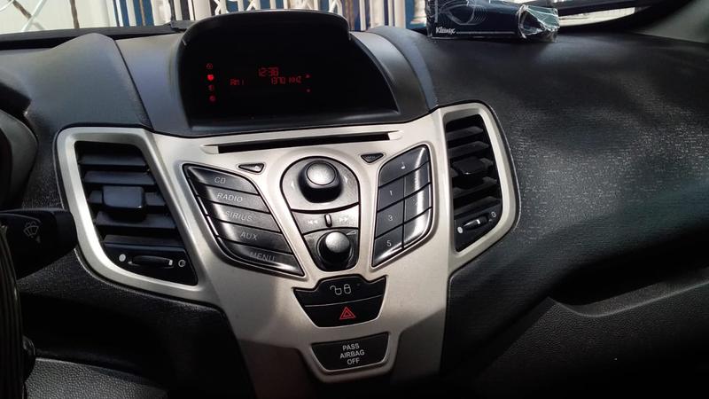 Ford Fiesta • 2011 • 111,000 km 5