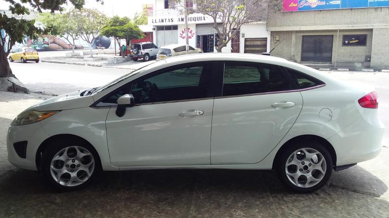 Ford Fiesta • 2011 • 111,000 km 4